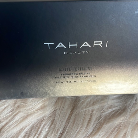 Tahari Matte-Terialist Eyeshadow Palette NEW - Picture 2 of 4